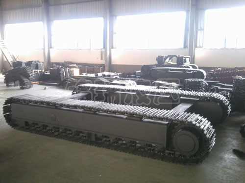 煤礦破碎機(jī)用的移動式履帶底盤MRKA